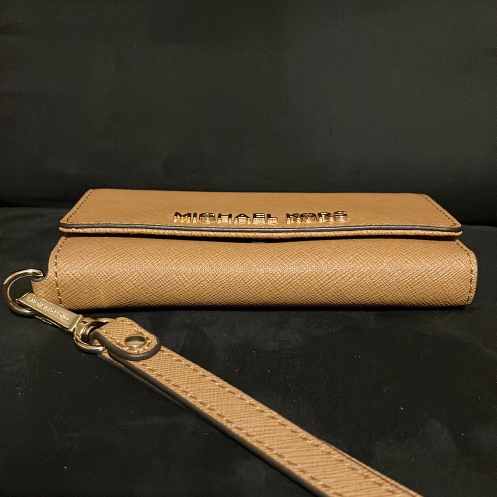 Michael Kors wristlet/phone case - Picture 7 of 17